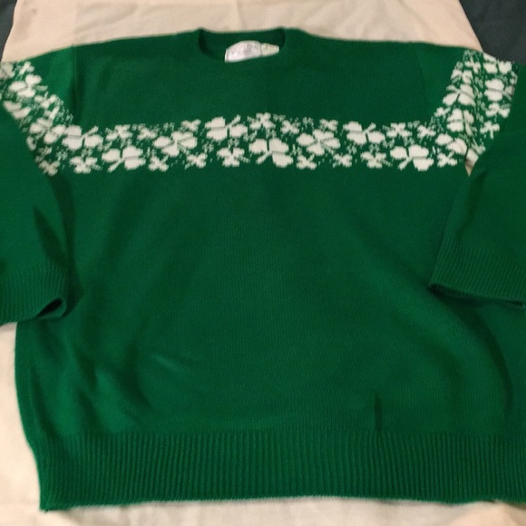 Green Colour Other Brands Round Neck Ireland Knitted Sweater with Fluffy Shamrock
